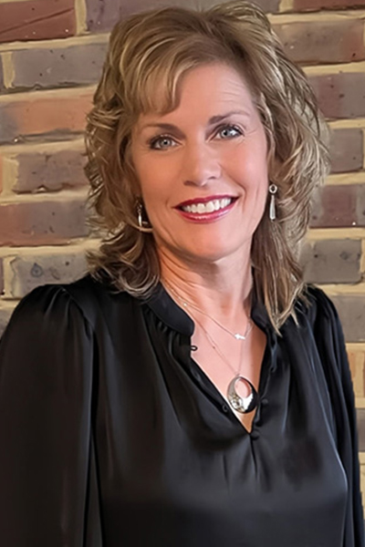 JoAnise Leighow